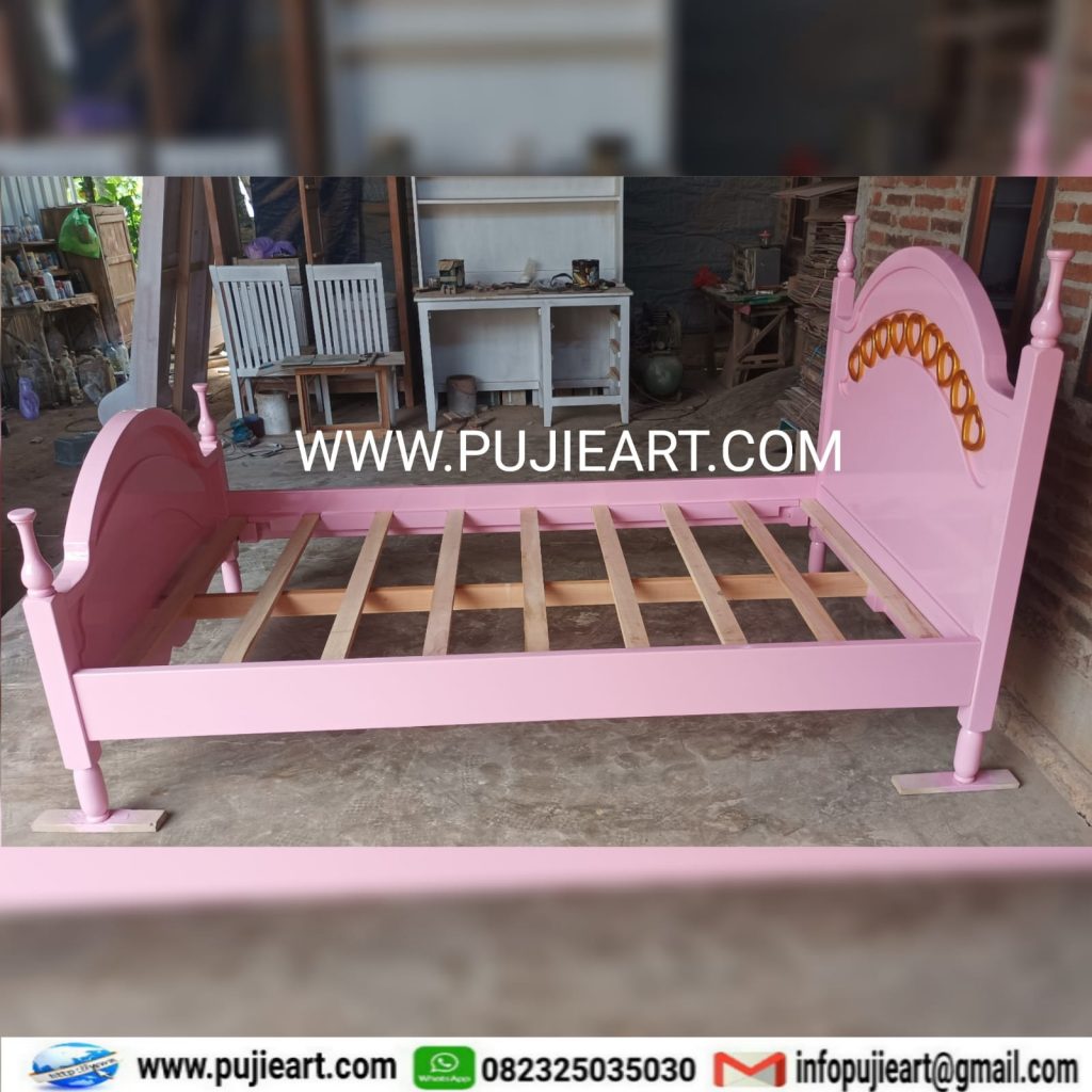 Tempat Tidur Anak Perempuan Kayu Solid