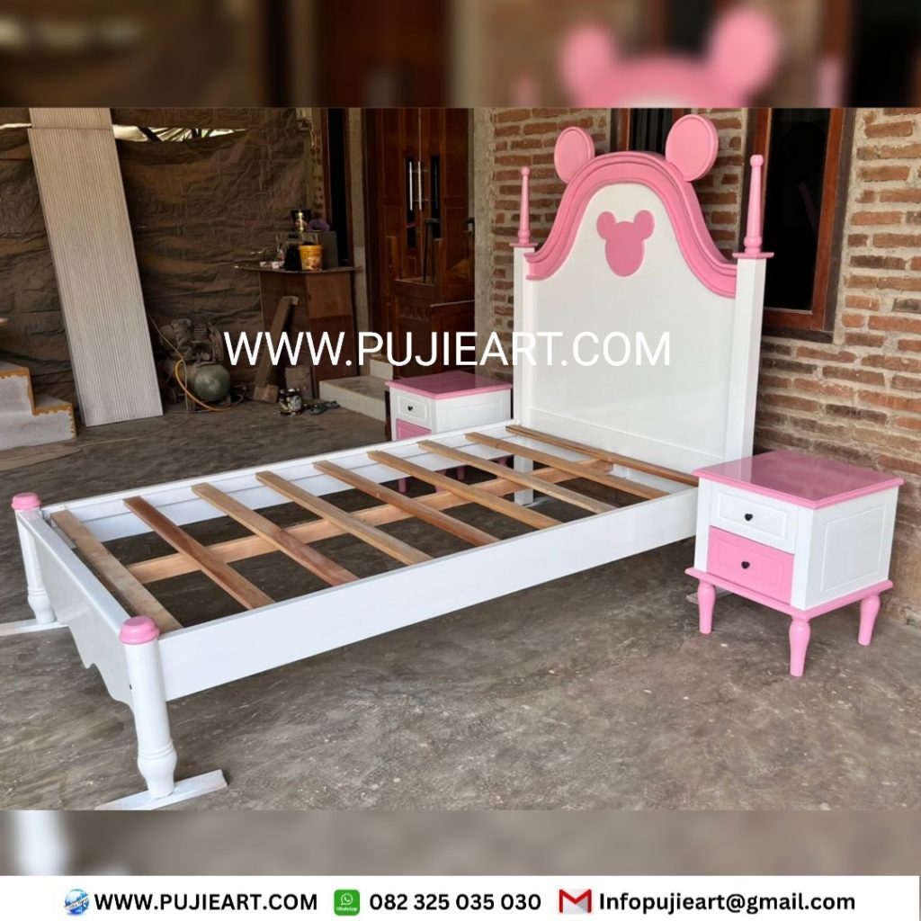 Satu Set Tempat Tidur Anak Perempuan Karakter Micky Mouse