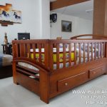 Tempat Tidur Bayi Berlaci